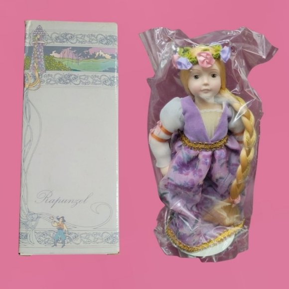 NIB VINTAGE 1986 AVON FAIRY TALE COLLECTION RAPUNZEL PORCELAIN DOLL - Picture 1 of 8